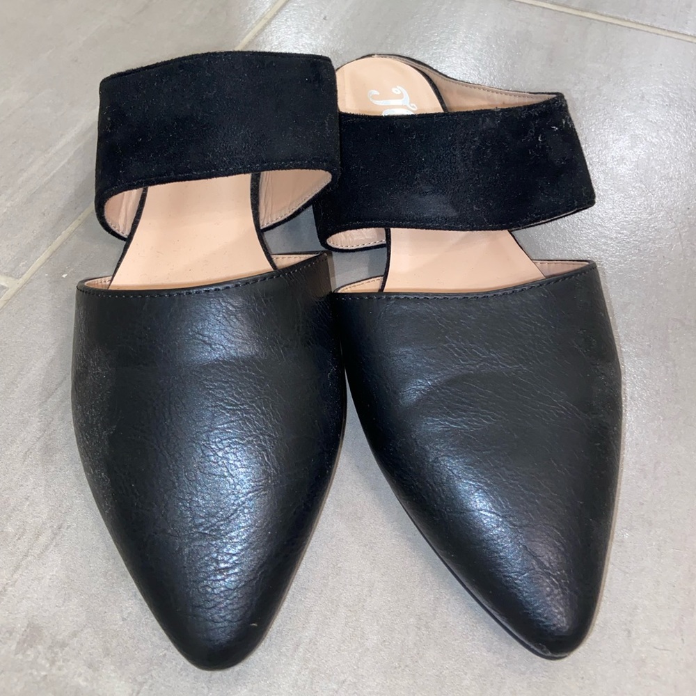 Suede and leather black flats. Size 8.